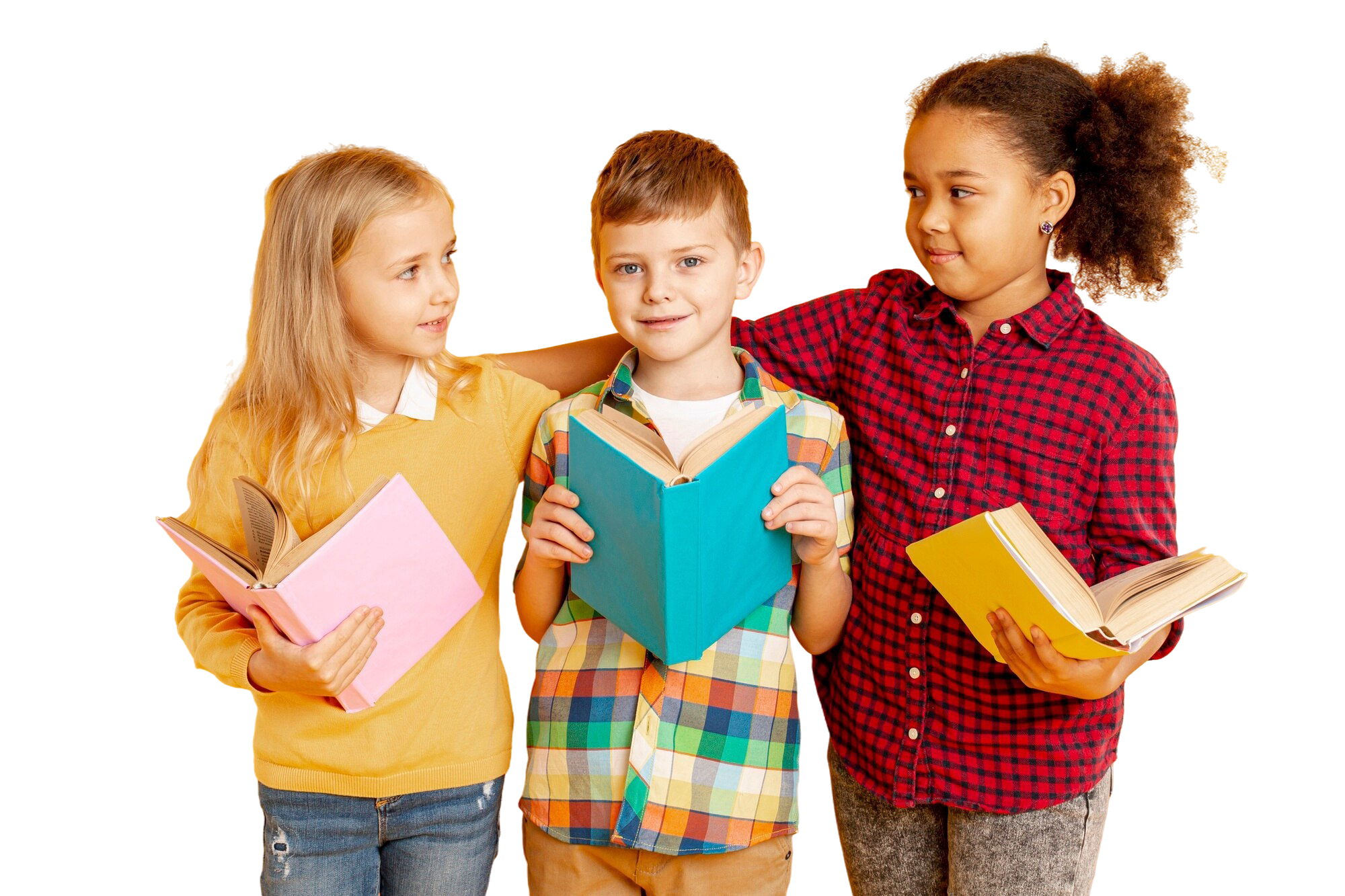 Tres niños con libros de inglés